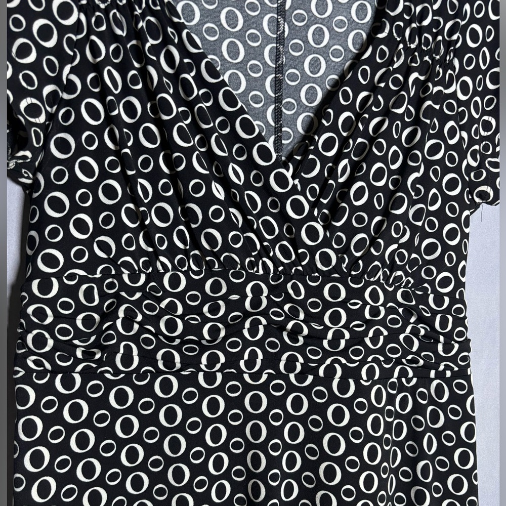 Chic Black And White Circle Pattern Maxi Dress - image 4